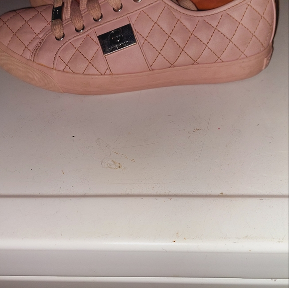 Like new women's Guess shoes - Picture 5 of 5